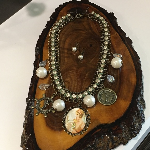 Quirky costume charm necklace & earring set - Picture 6 of 12